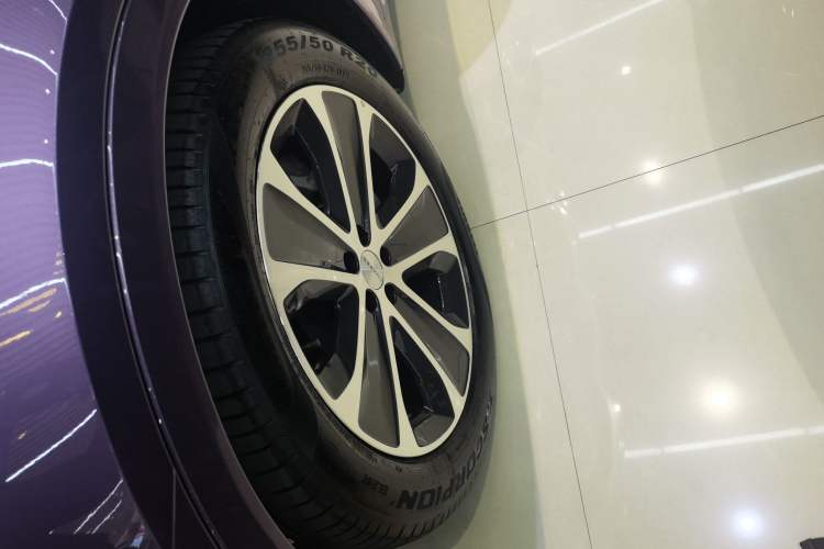 Used Hima Luxeed R7 2024 All-Electric 802 km Max
