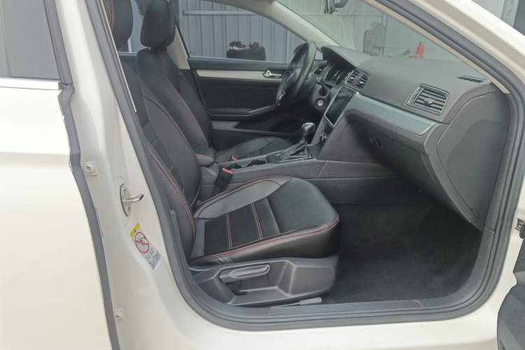 Used Volkswagen Lamando 2017 230TSI DSG Fashion Edition
