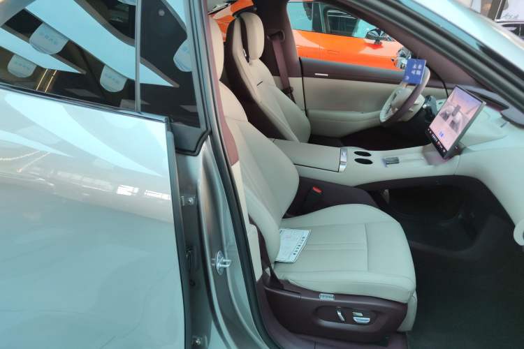 Used  YU7 2025 Ultra-Long Range All-Wheel Drive Pro Version
