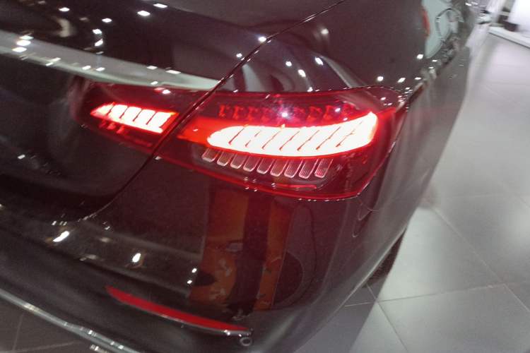 Used Mercedes-Benz E-Class 2022 Second Facelift E 300 L Luxury Edition
