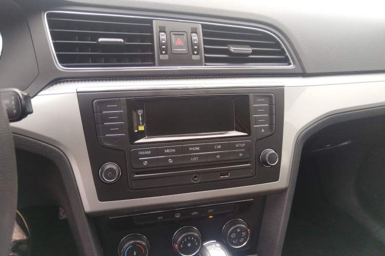 Used Volkswagen Lamando 2015 230TSI DSG Fashion Edition
