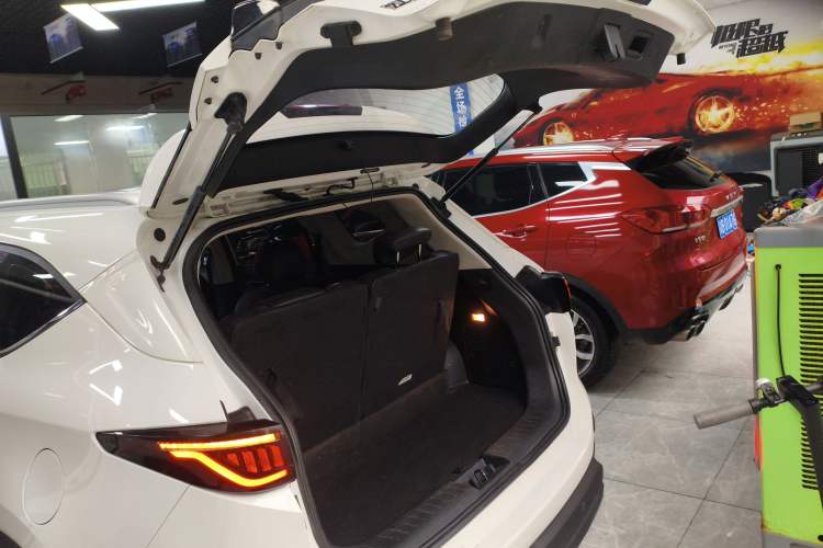 Used SOL X8 2021 300T DCT Luxury Smart Connect Edition 5 Seats
