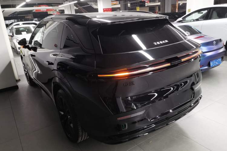 Used Zeekr 7X 2025 100 kWh Long-Range Rear-Wheel Drive with Intelligent Driving Features