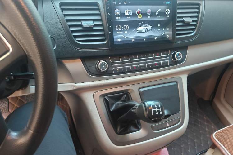 Used SAIC MAXUS G10 2014 2.4L Manual Elite Edition