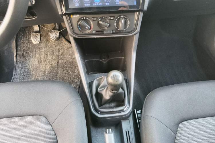 Used Volkswagen Jetta 2017 1.4L Manual Fashion Edition
