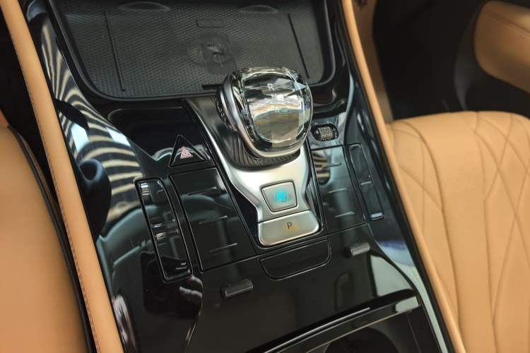 Used Denza D9 2024 DM-i 970 Luxury Model