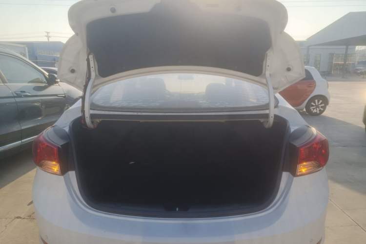 Used Hyundai Elantra 2015 1.6L Automatic Leading Model