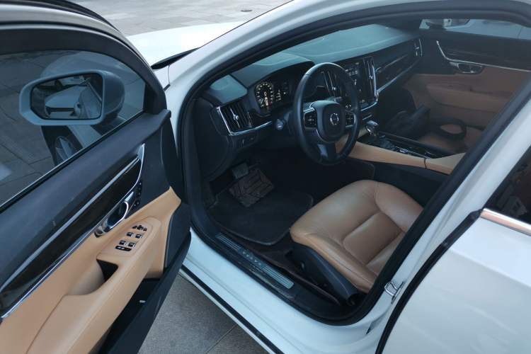 Used Volvo S90 2018 T5 Zhiyuan Edition
