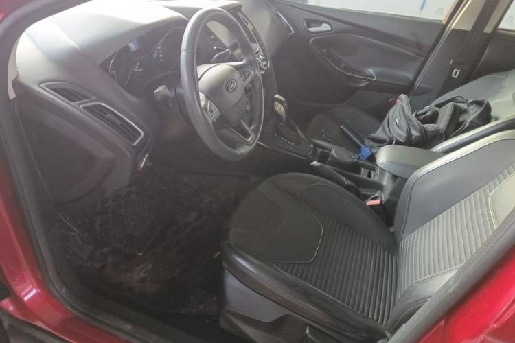 Used Ford Focus 2015 Hatchback 1.6L Automatic Fashion Edition
