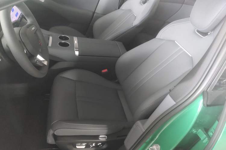 Used  YU7 2025 Ultra-Long Range All-Wheel Drive Pro Version
