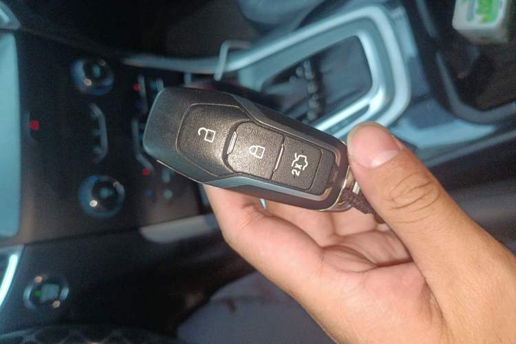 Used Ford Edge 2015 2.0T GTDi 4x4 High-Grade Model
