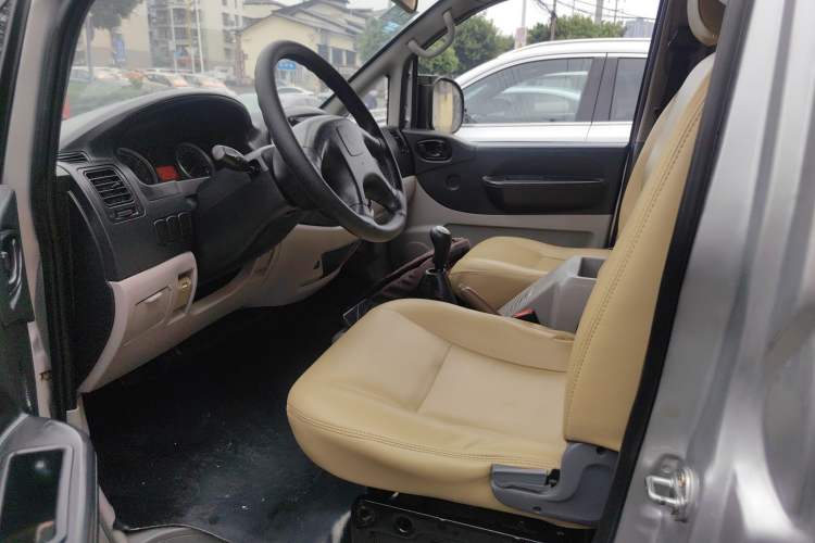 Used FORTHING Lingzhi 2015 V3 1.5L 7-Seater Luxury Model
