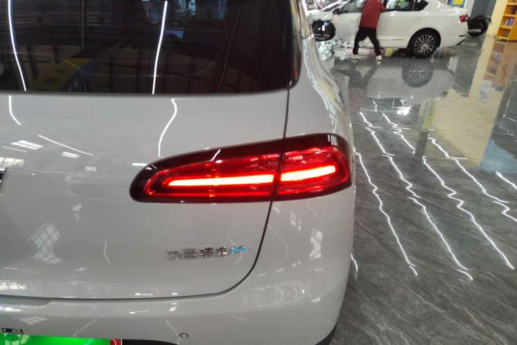 Used Wuling Bingo PLUS 2024 330 km Range Five-Seater Version
