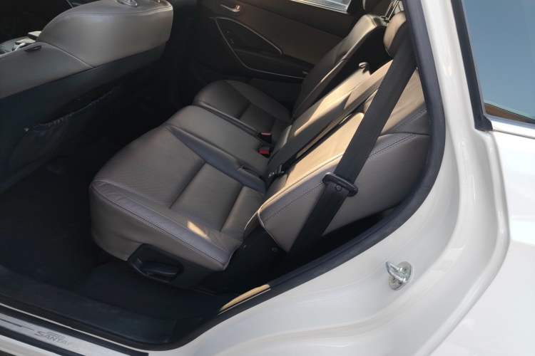 Used Hyundai Grand SantaFe 2013 3.0L 7-Seater 4x4 Flagship Edition
