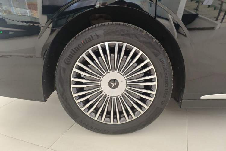 Used VOYAH Dream 2025 PHEV Four-Wheel Drive Prestige Kunpeng Edition
