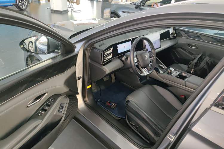 Used BYD Qin L 2024 DM-i 120KM Leading Model
