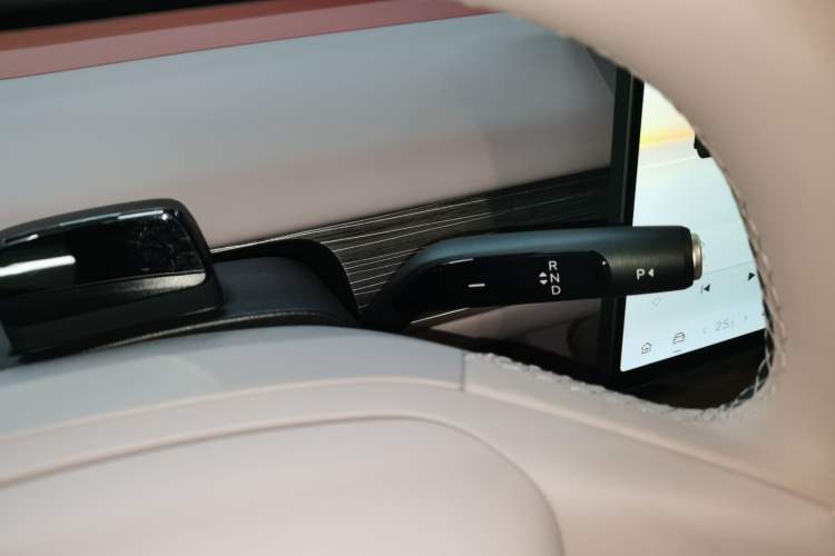 Used ONVO L60 2024 60 kWh Rear-Drive Version
