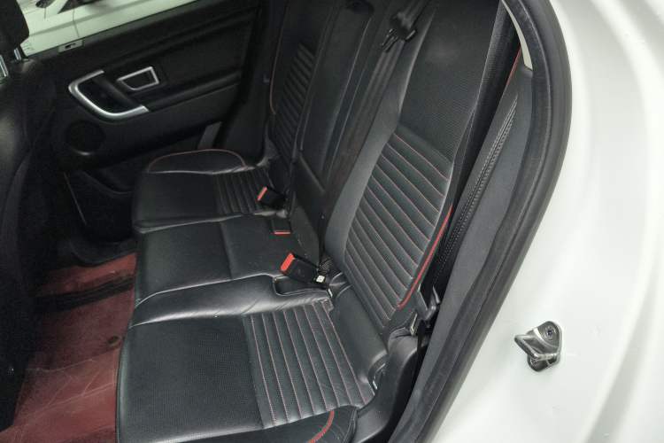 Used Land Rover Discovery Sport 2019 240 PS SE Dynamic Version China VI Standard
