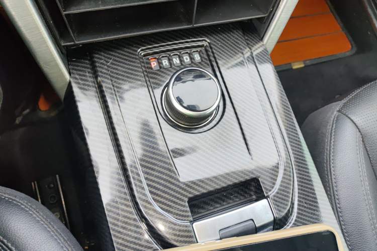 Used Land Rover Discovery Sport 2019 240 PS SE Version China VI Standard
