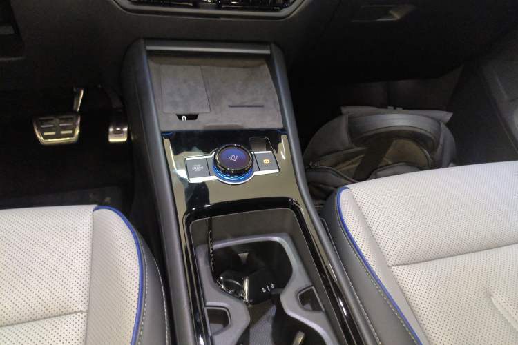 Used Volkswagen Tayron 2025 Tharu L 330TSI Two-Wheel Drive Elite City Package
