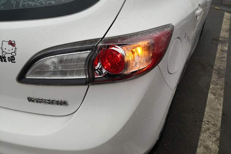 Used Mazda Mazda 3 2015 Hatchback 1.6L Manual Comfort Edition
