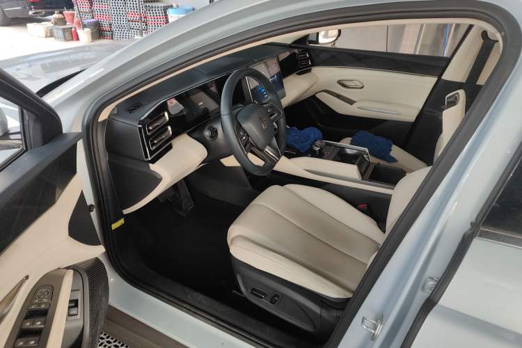 Used BYD Qin L 2024 DM-i 120KM Leading Model
