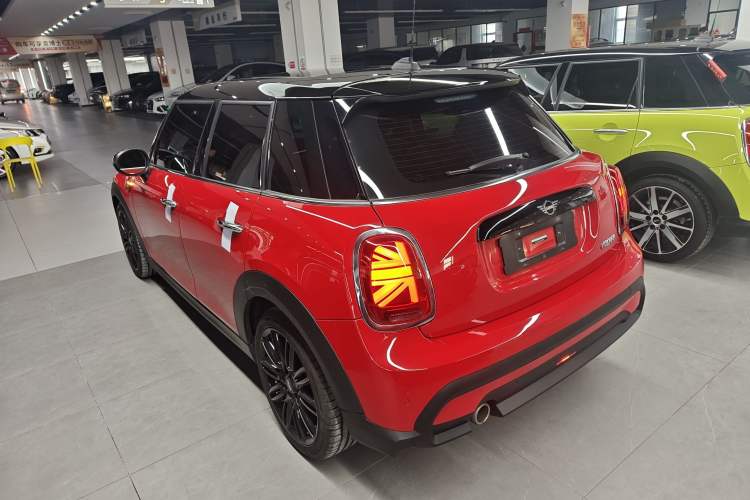 Used  MINI 2022 Updated 1.5T COOPER Artist Five-Door Edition
