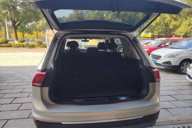 Used Volkswagen Tiguan L 2017 330TSI Automatic Two-Wheel Drive Luxury Edition
