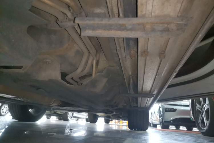 Used Ford Edge 2015 2.0T GTDi Two-Wheel-Drive High-Line Version
