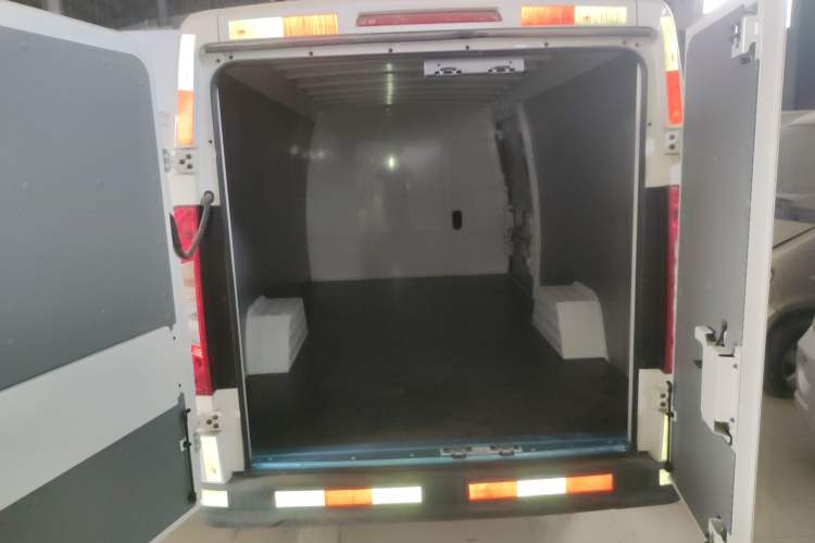 Used Foton Intelligent Blue Elf E7 2024 All-Electric Van Flat Roof 2 Seats CATL 46.36 kWh