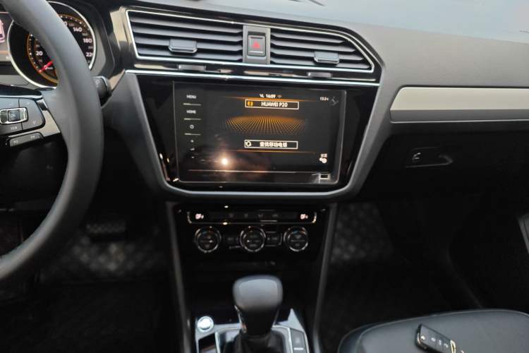 Used Volkswagen Tiguan L 2020 330TSI Automatic Two-Wheel Drive Panoramic Comfort Edition China VI Standard
