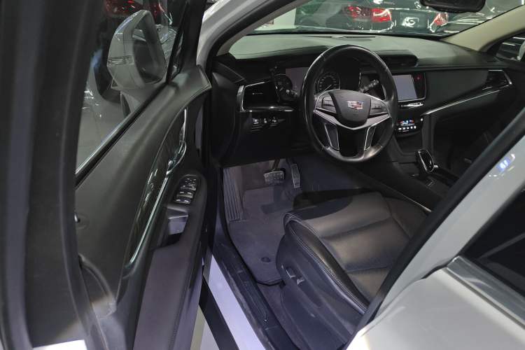 Used Cadillac XT5 2018 25T Luxury Model
