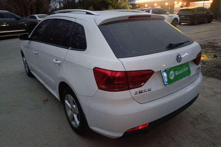 Used Volkswagen Gran Lavida 2013 1.6L Manual Fashion Model
