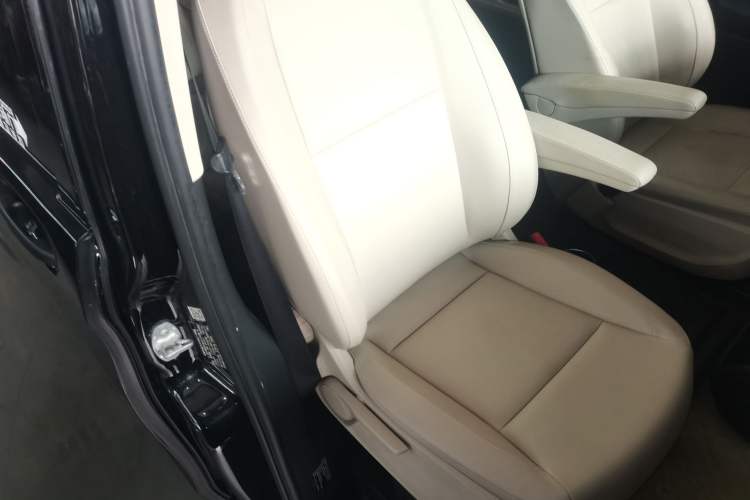 Used Mercedes-Benz Vito 2020 2.0T Business Version 7 Seats