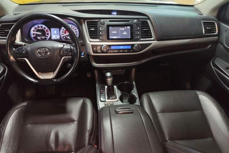 Used Toyota Highlander 2017 2.0T Two-Wheel Drive Luxury Edition 7 Seats
