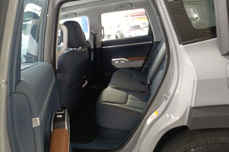 Used  G318 2024 Four-Wheel-Drive Air Suspension Model