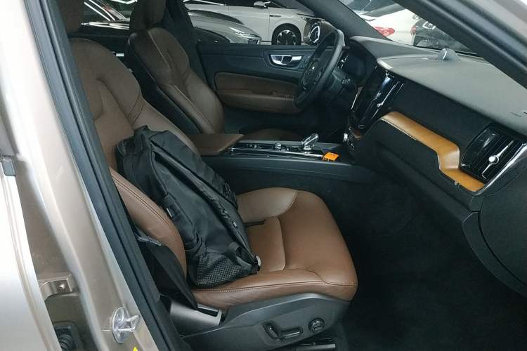 Used Volvo XC60 2023 B5 4x4 Smart Luxury Edition