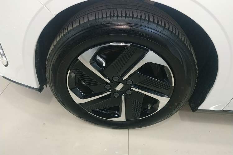 Used  L6 2024 125km PLUS Dragon Edition
