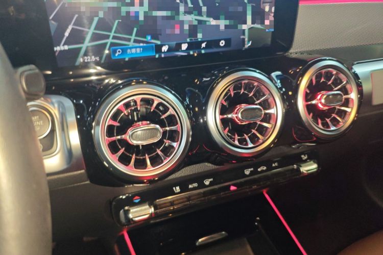 Used Mercedes-Benz GLB 2023 Refreshed GLB 200 Dynamic Edition
