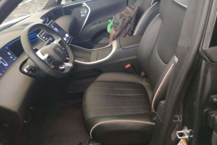 Used  11 2022 Long-Range Dual-Motor Luxury Edition 5 Seats
