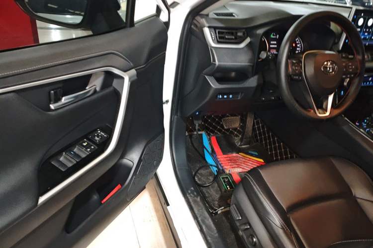 Used Toyota Wildlander 2022 Dual-Motor 2.5L E-CVT 4x4 Luxury PLUS Edition
