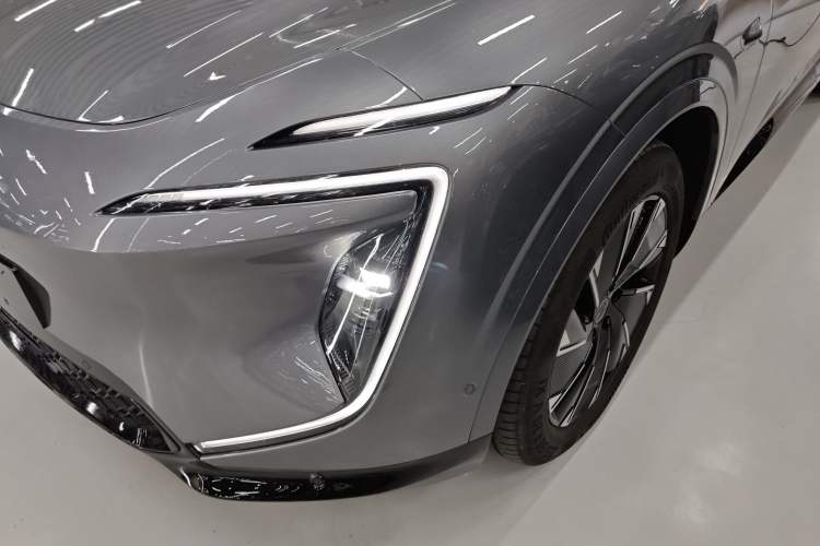 Used  07 2024 Max Extended-Range Edition