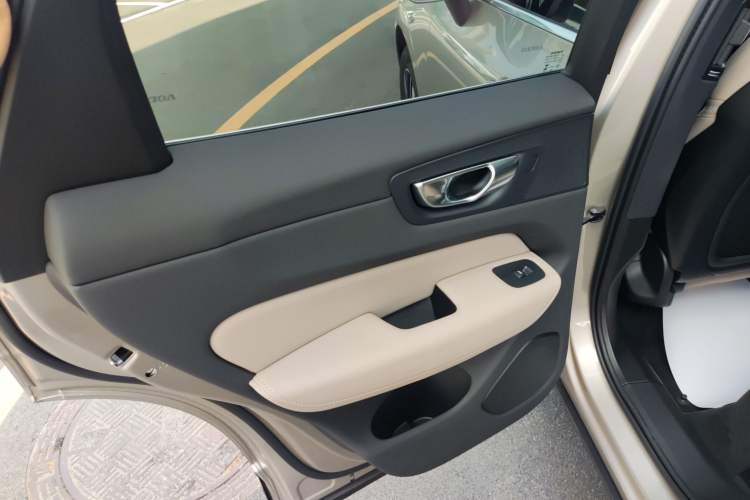 Used Volvo XC60 2026 B5 4x4 Smart Luxury Edition
