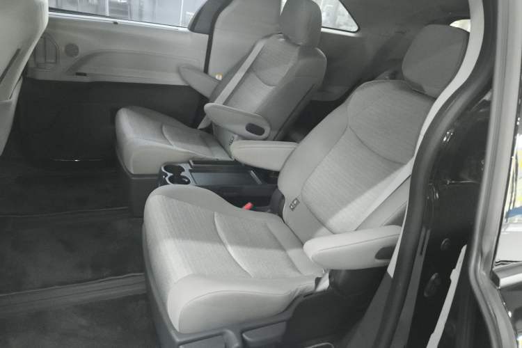 Used Toyota Sienna 2024 2.5L Hybrid Comfort Edition
