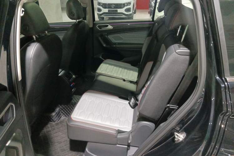 Used Volkswagen Tiguan L 2023 Facelift 380TSI Automatic All-Wheel Drive R-Line Flagship 7-Seater
