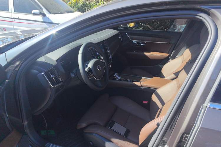 Used Volvo S90 2025 B5 Zhiyuan Luxury Edition
