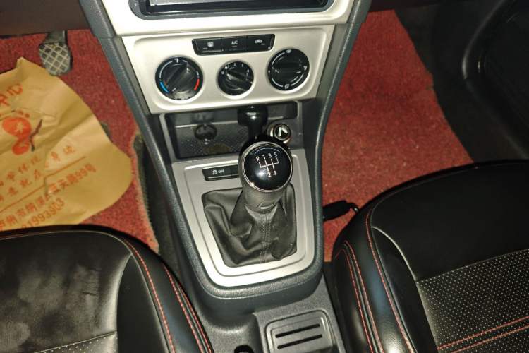 Used Volkswagen Lavida 2013 Revised Classic 1.6L Manual Fashion Edition
