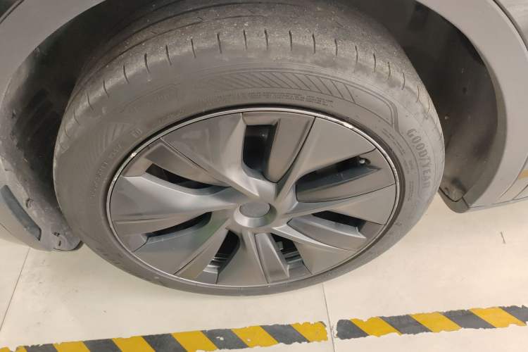 Used Tesla Model Y 2023 Rear-Wheel-Drive Version
