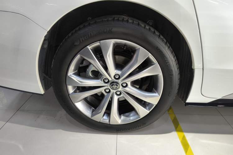 Used Toyota Sienna 2024 2.5L Hybrid Platinum Edition