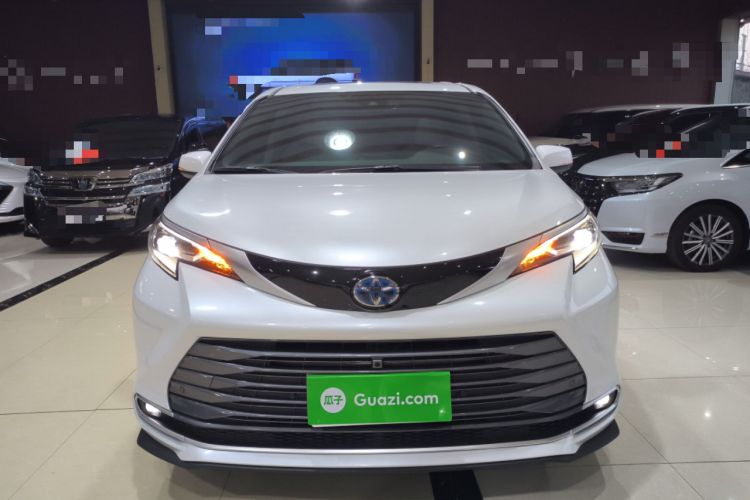 Used Toyota Sienna 2023 2.5L Hybrid Deluxe Edition